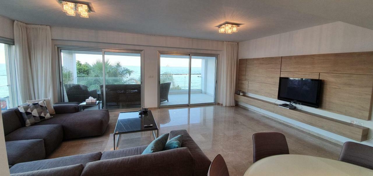 Pegasus Beach Front Lejlighed Limassol Eksteriør billede