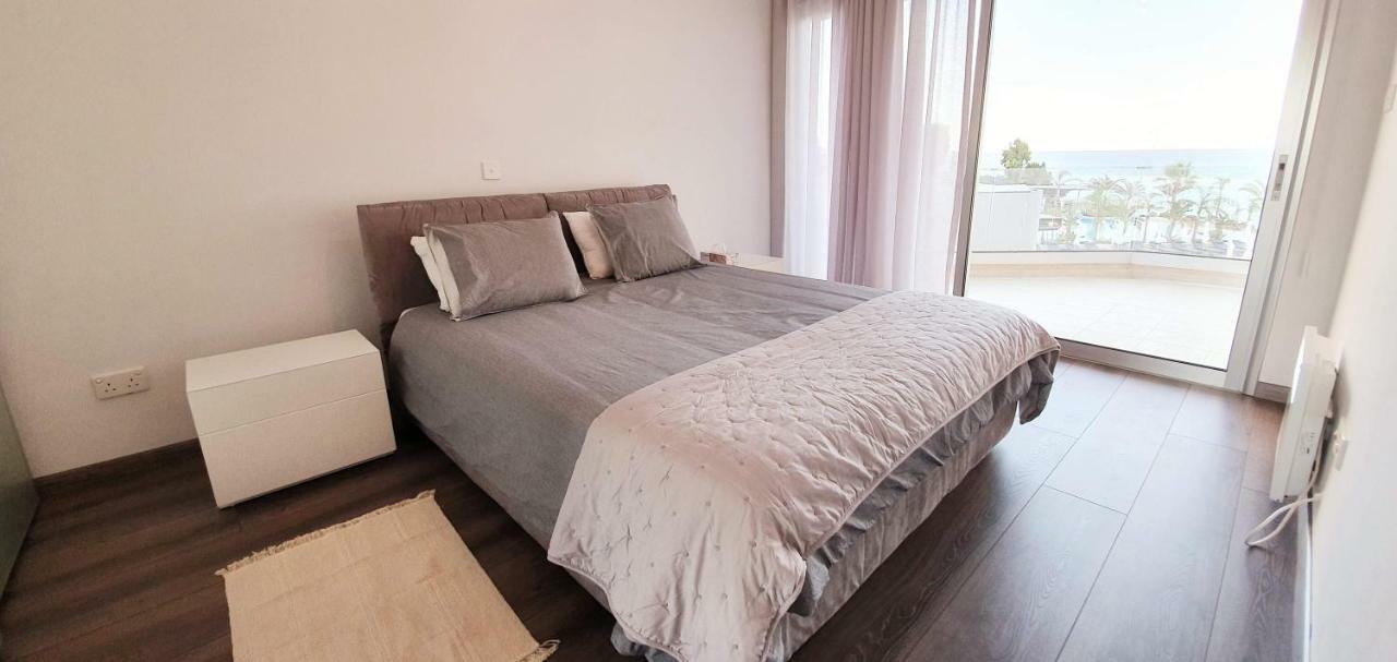 Pegasus Beach Front Lejlighed Limassol Eksteriør billede