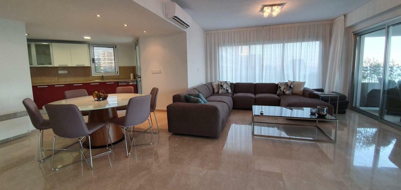 Pegasus Beach Front Lejlighed Limassol Eksteriør billede