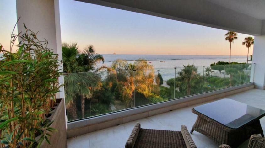 Pegasus Beach Front Lejlighed Limassol Eksteriør billede